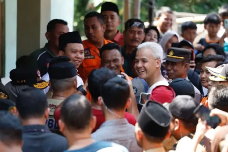 Tinjau Rumah Terdampak...