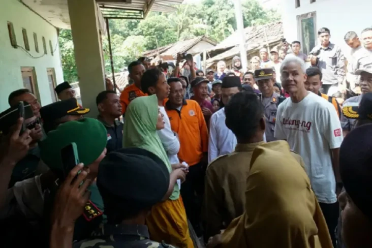 Ganjar Tengok Warga...