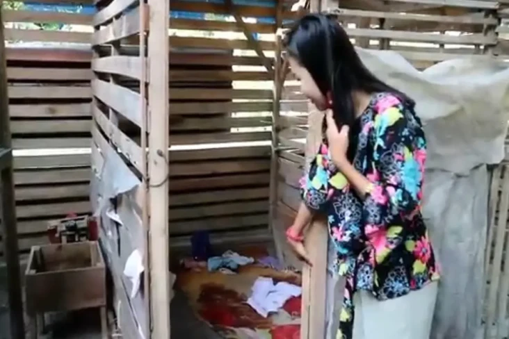 Tumpukan Celana Dalam...