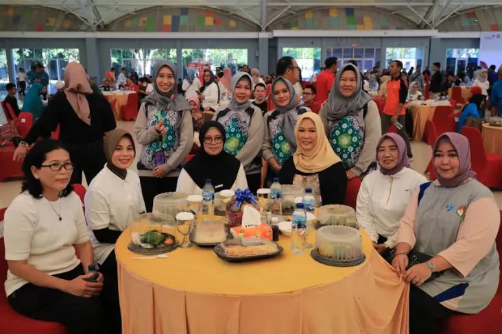 Siti Atikoh Ganjar Gencarkan...