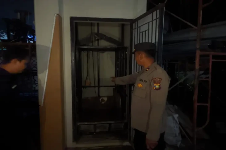 Lift di Sekolah Islam...