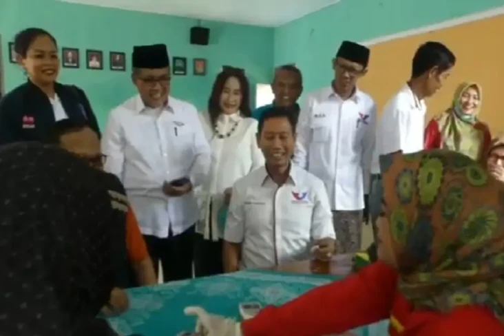 Penuh Semangat, Seluruh...