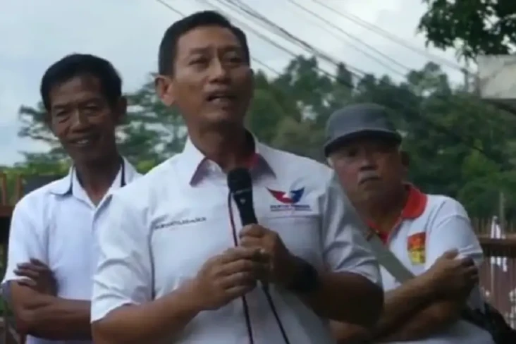 Haru dan Bahagia, Warga...