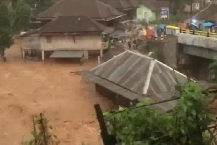 Ngeri! Banjir Bandang...