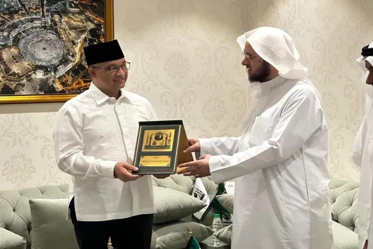 Silaturahmi dengan Anies,...