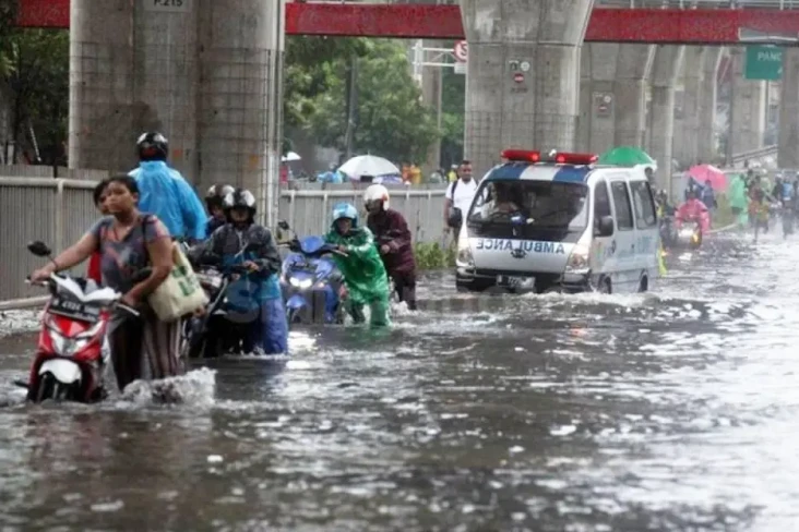 Diguyur Hujan Lebat,...