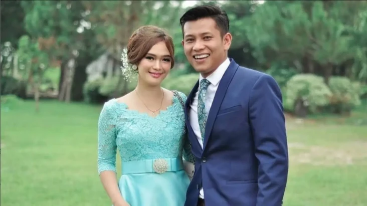Resmi Bercerai dengan...