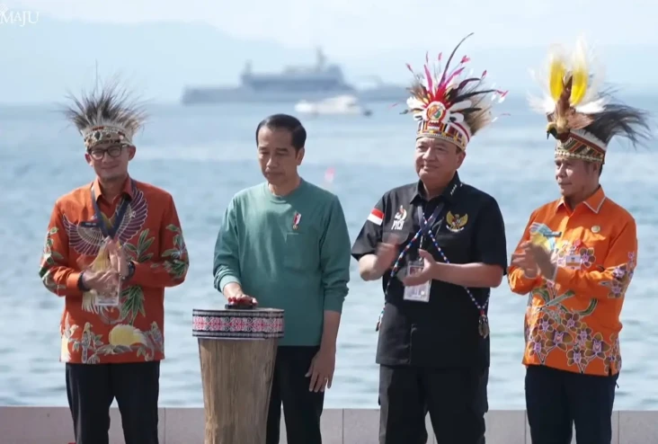 Presiden Jokowi Buka...