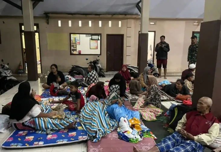 Diterjang Banjir Lahar...