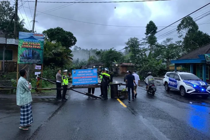 Jembatan Penghubung...