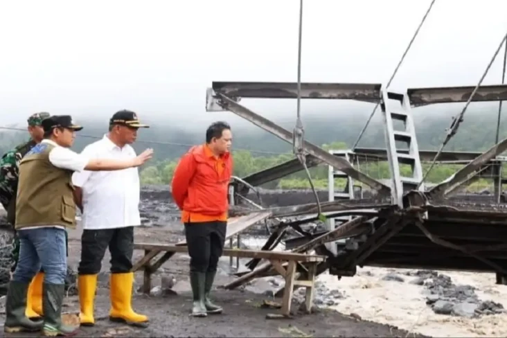 Jembatan Kali Regoyo...