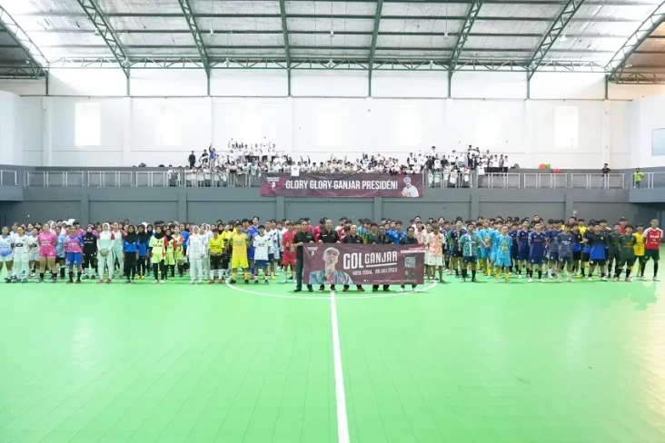 Glory-glory Ganjar Presiden!...