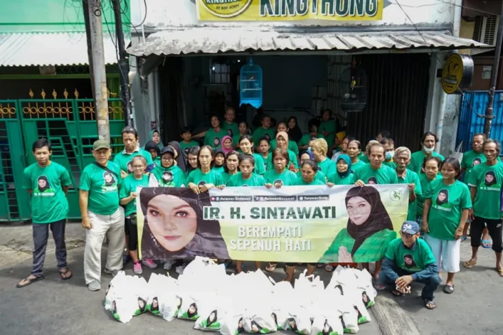Relawan Sintawati Bagi-bagi...