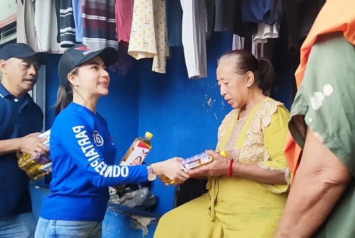 Bagikan Minyak di Pancoran...