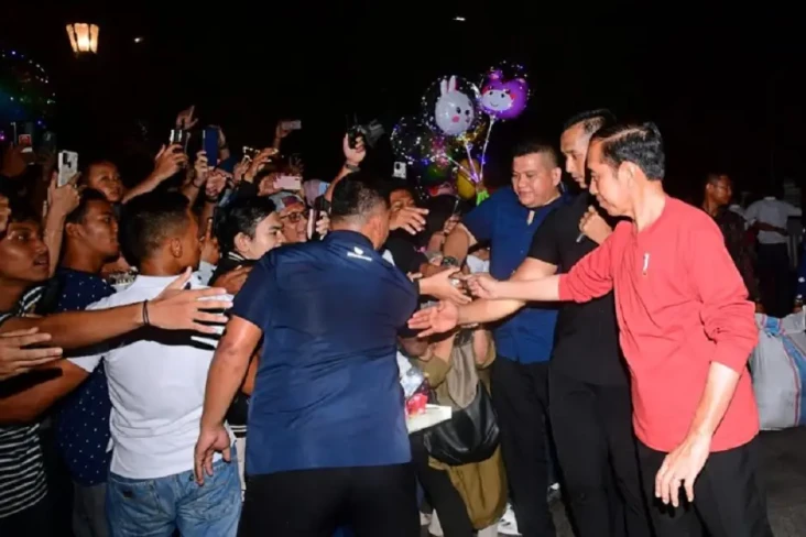 Presiden Jokowi Berkunjung...