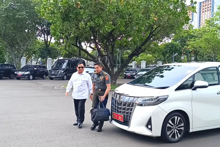 Menhan Prabowo Sambangi...