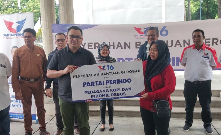 Bagikan Gerobak Perindo,...