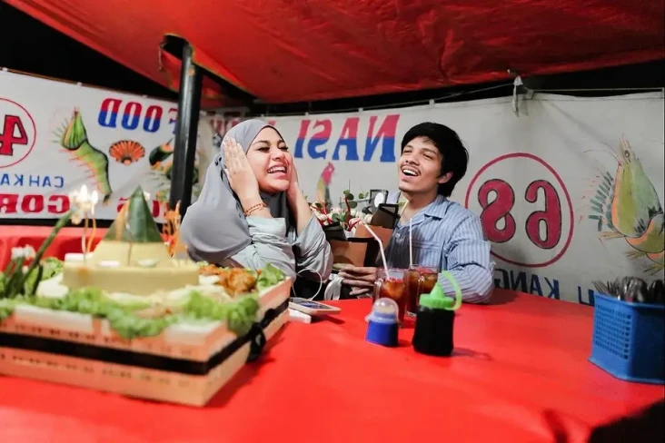 Aurel Hermansyah Rayakan...