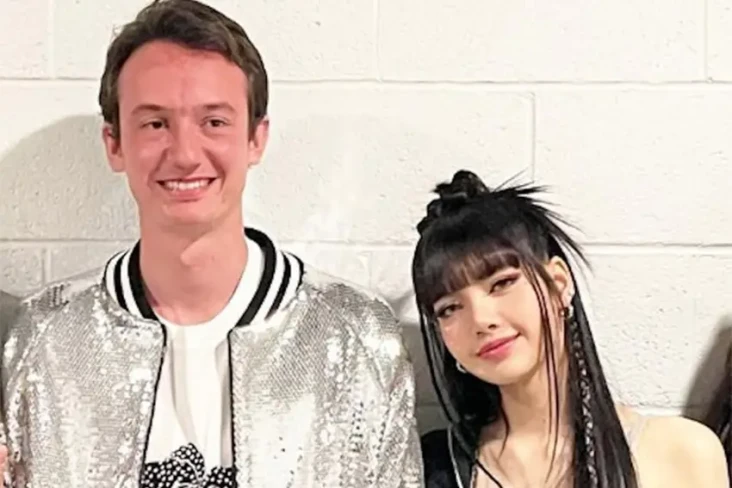 Lisa BLACKPINK Dikabarkan...