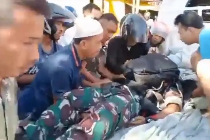 Payung Tak Mengembang,...