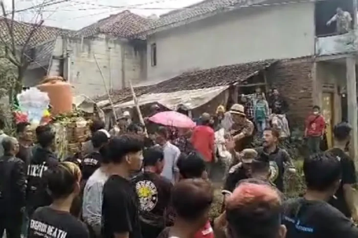 Viral Adu Jotos di Pawai...