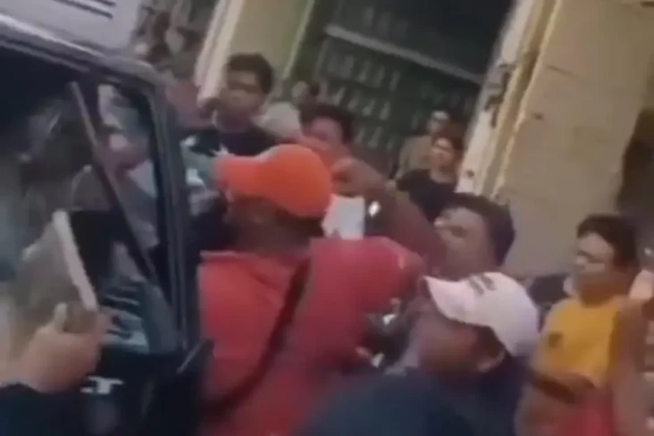 Viral! Tabrak Pengirim...