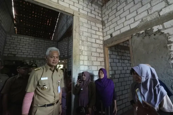 Cek Bantuan RTLH di...