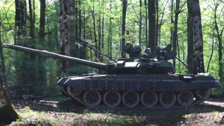 Tank T-90 Proryv Rusia...