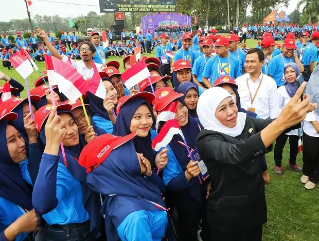 Gubernur Khofifah Ajak...