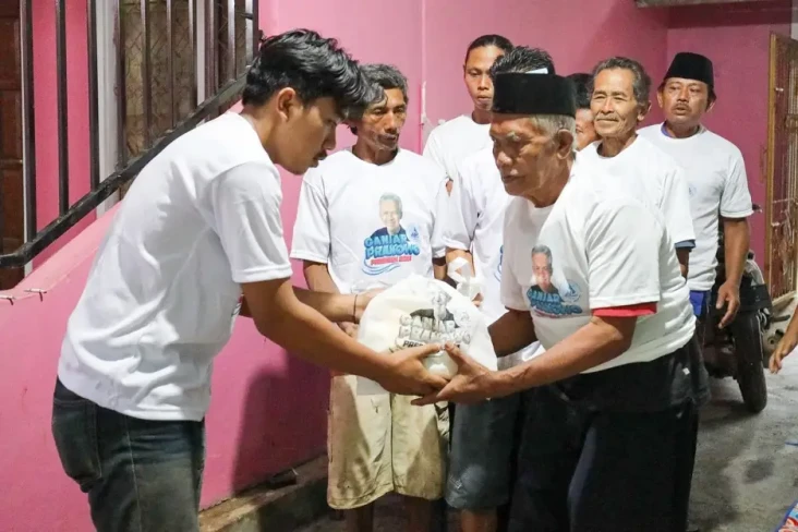 Nelayan Ganjar Serahkan...