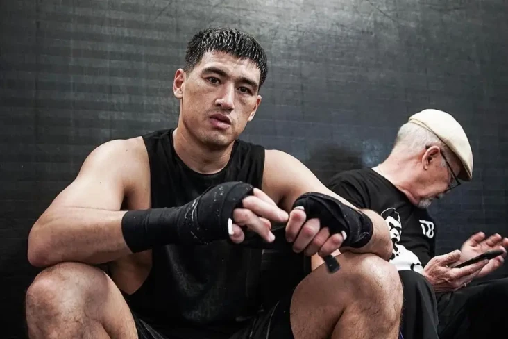 Dmitry Bivol Bakal Naik...