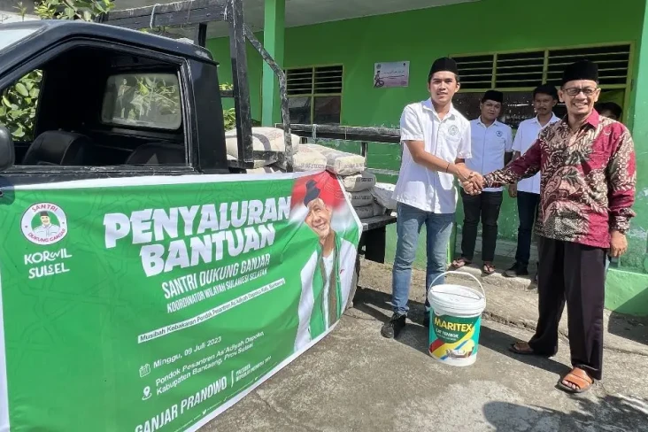 Santri Ganjar Bantu...