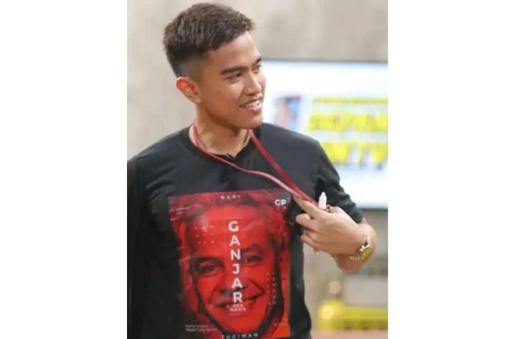 Kaesang Pakai Kaos Gambar...
