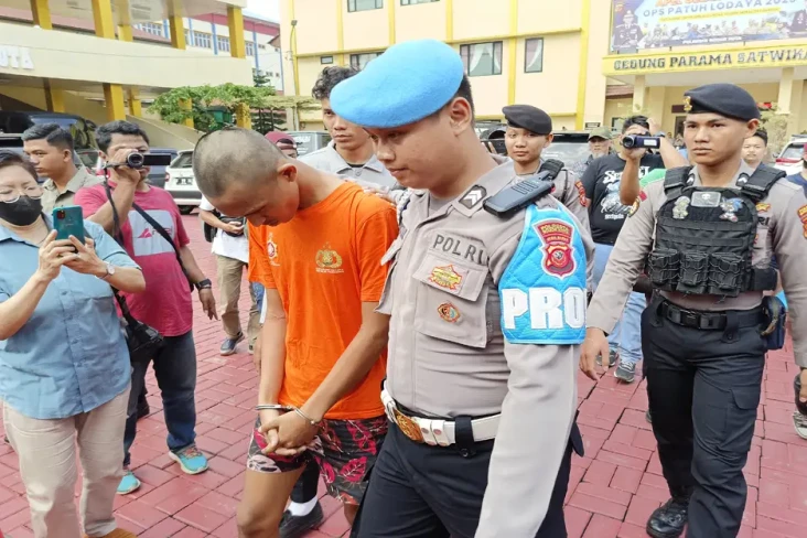 8 Bulan Buron, Pelaku...