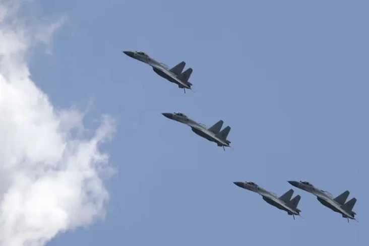 32 Pesawat Militer China,...