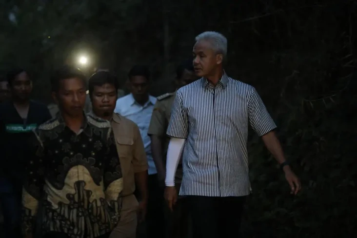 Ganjar Pecat Kepala...