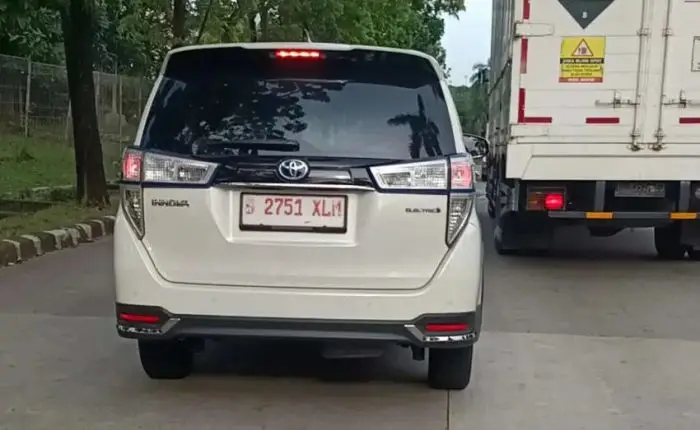 Toyota Kijang Innova...
