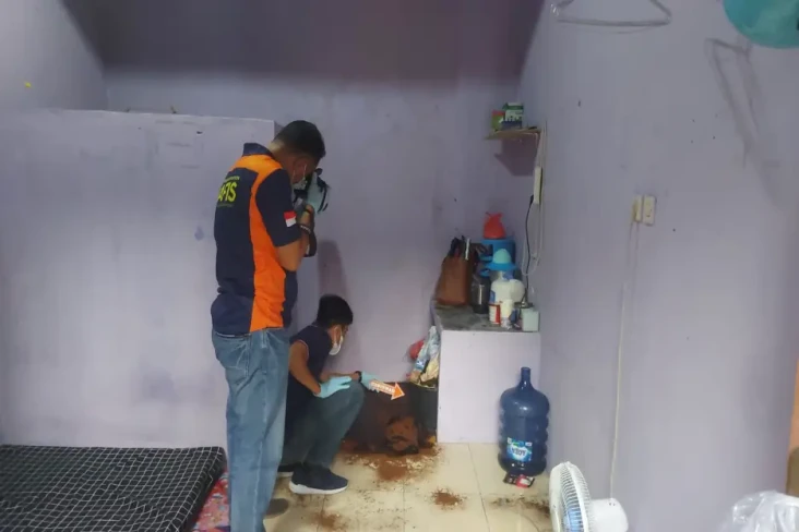 Wanita Hamil Tanpa Identitas...