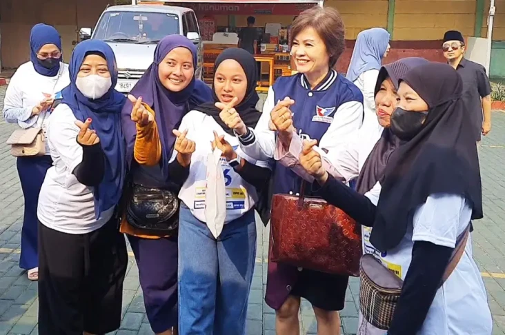 Kunjungi Kawasan UMKM...