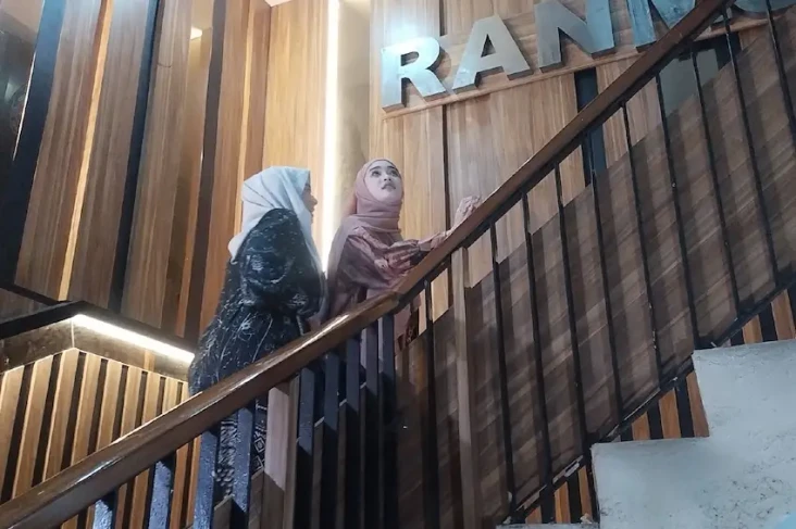 Didampingi sang Ibunda,...