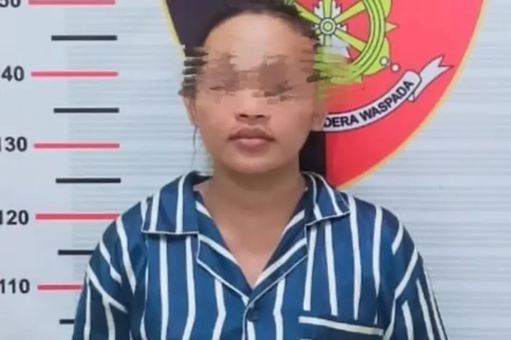 Polisi Ciduk Perempuan...