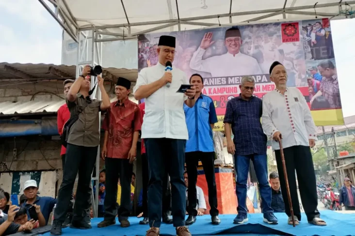 Anies Dikukuhkan Warga...