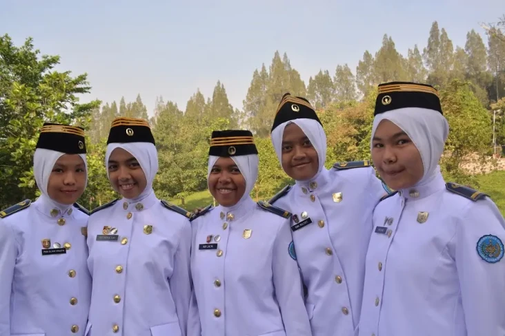 10 Sekolah Ikatan Dinas...