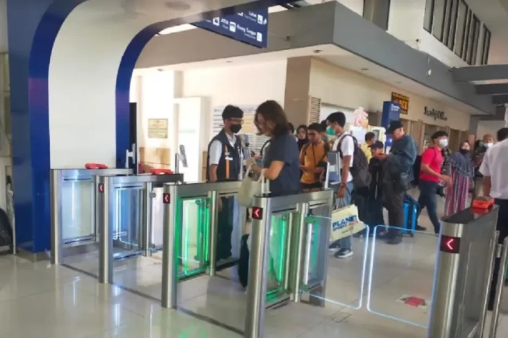 Penumpang Kereta Api...