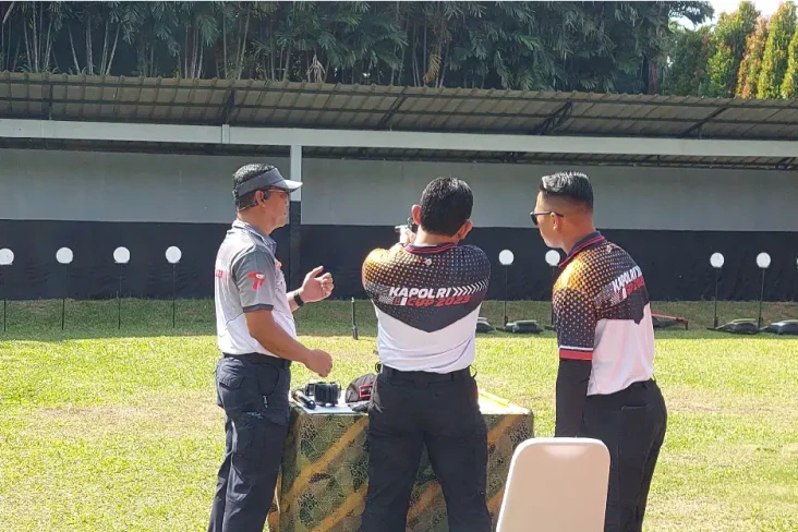 Sejumlah Pejabat Ramaikan...