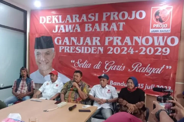 Desak Budie Arie Mundur...