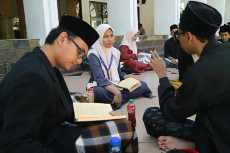 Para Santri Dukung Ajang...