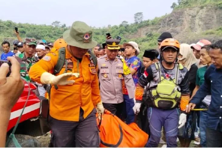 Waketum MUI Minta Polisi...