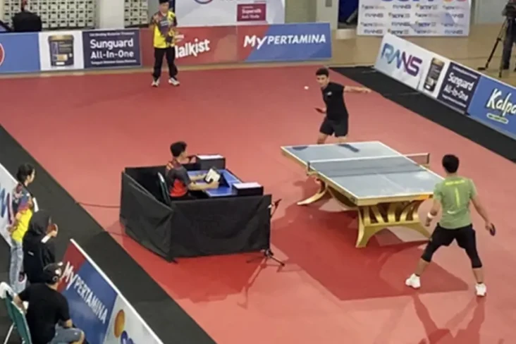Tanding Tenis Meja Rizky...