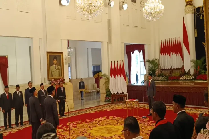 Jokowi Lantik Djan Faridz...